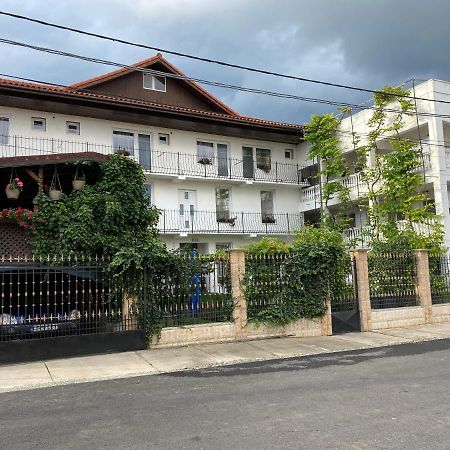 Casa Ciobi Hotel 2 Mai Bagian luar foto