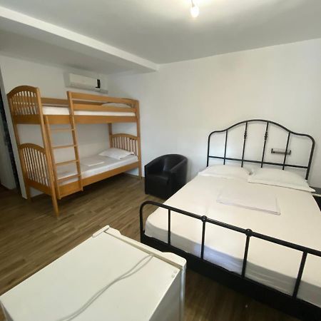 Casa Ciobi Hotel 2 Mai Bagian luar foto