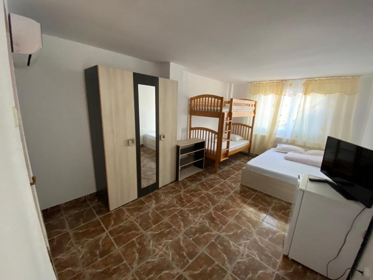 Casa Ciobi Hotel 2 Mai Bagian luar foto