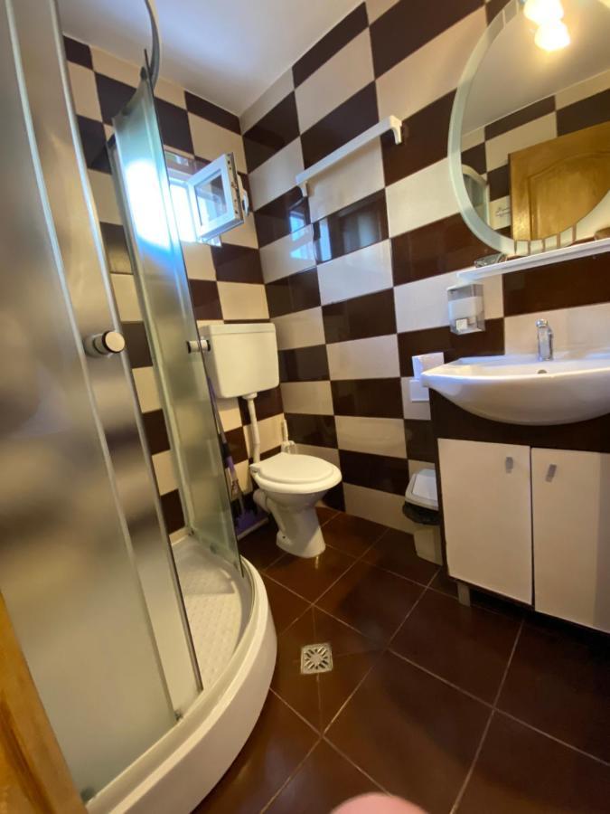 Casa Ciobi Hotel 2 Mai Bagian luar foto