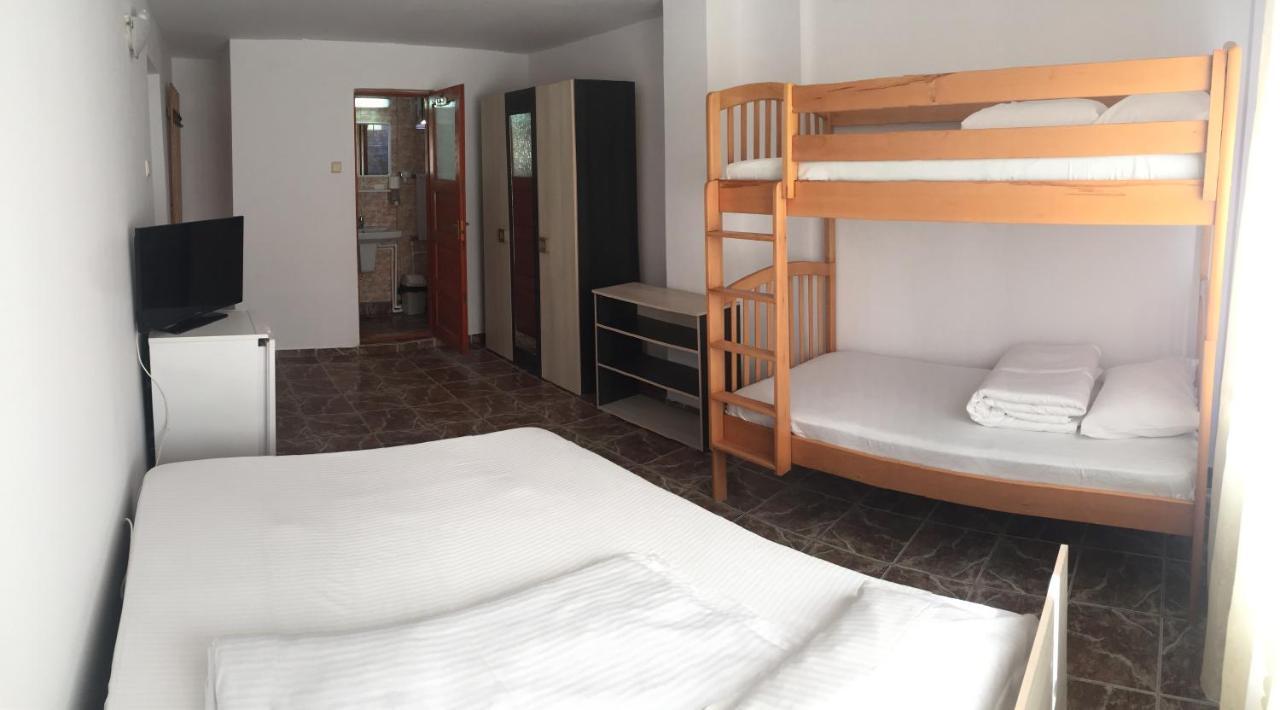 Casa Ciobi Hotel 2 Mai Bagian luar foto