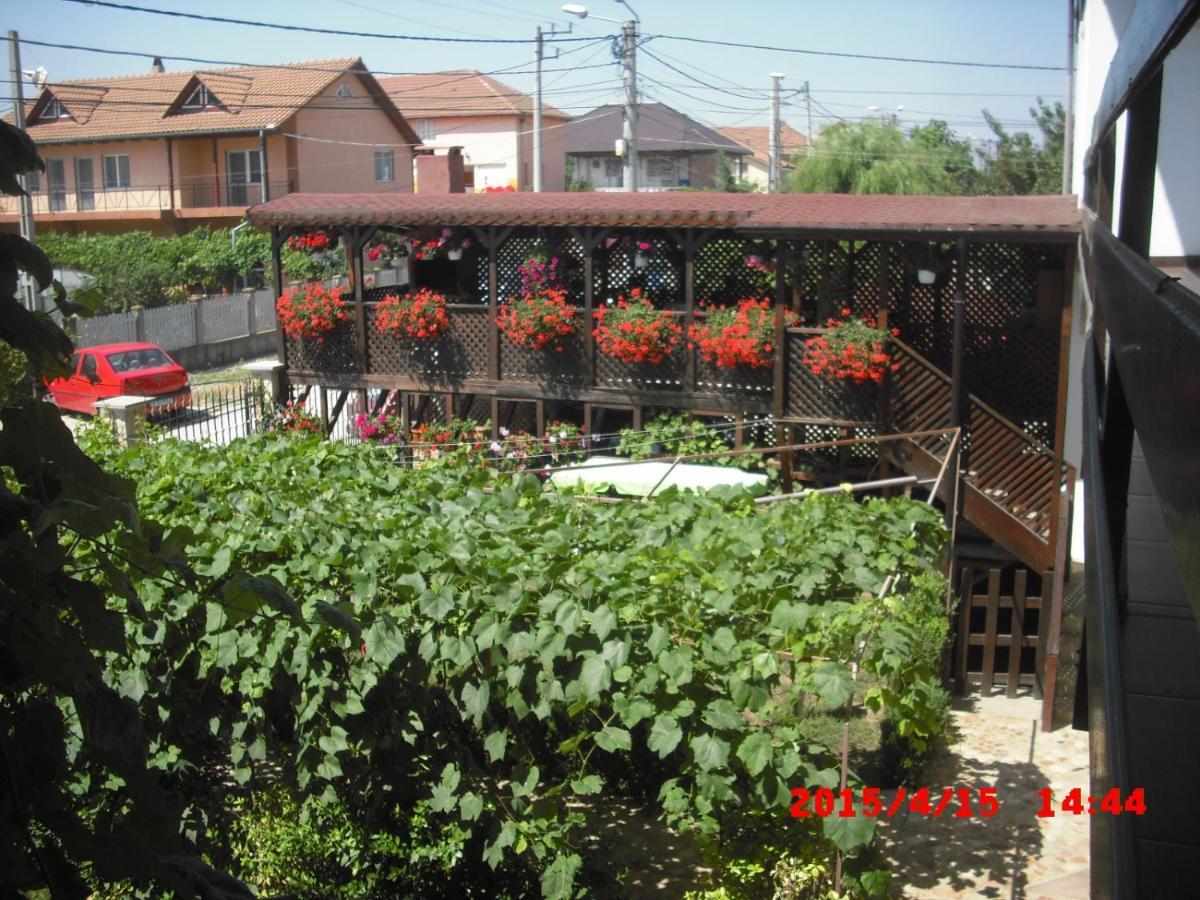 Casa Ciobi Hotel 2 Mai Bagian luar foto