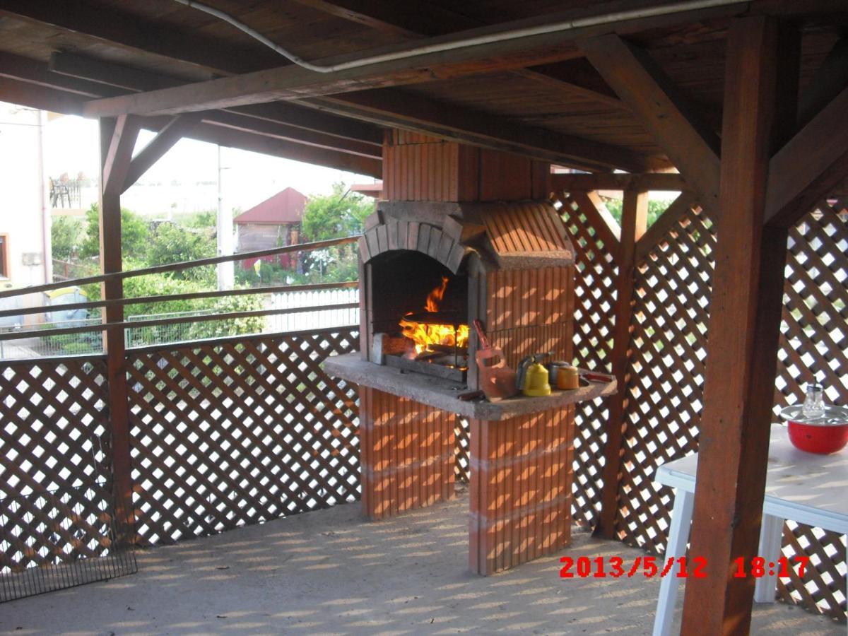 Casa Ciobi Hotel 2 Mai Bagian luar foto